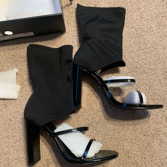 Trendy Black Heels - Picture 5 of 8